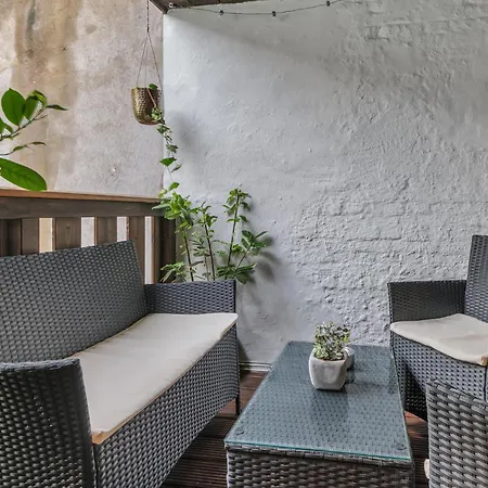 Hirsch Stadt 6 - Balkon Mit Flussblick - Parkplatz