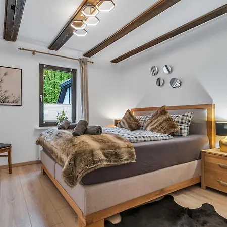 Hirsch Stadt 6 - Balkon Mit Flussblick - Parkplatz